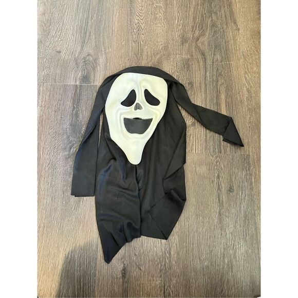 Vintage Easter Unlimited Scream Mask Happy Stoned Ghostface Shroud Smiley Movie - Picture 1 of 5